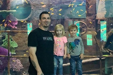 Hai bé Mỹ tử vong vì bị cha bỏ quên trong ô tô suốt 5 tiếng