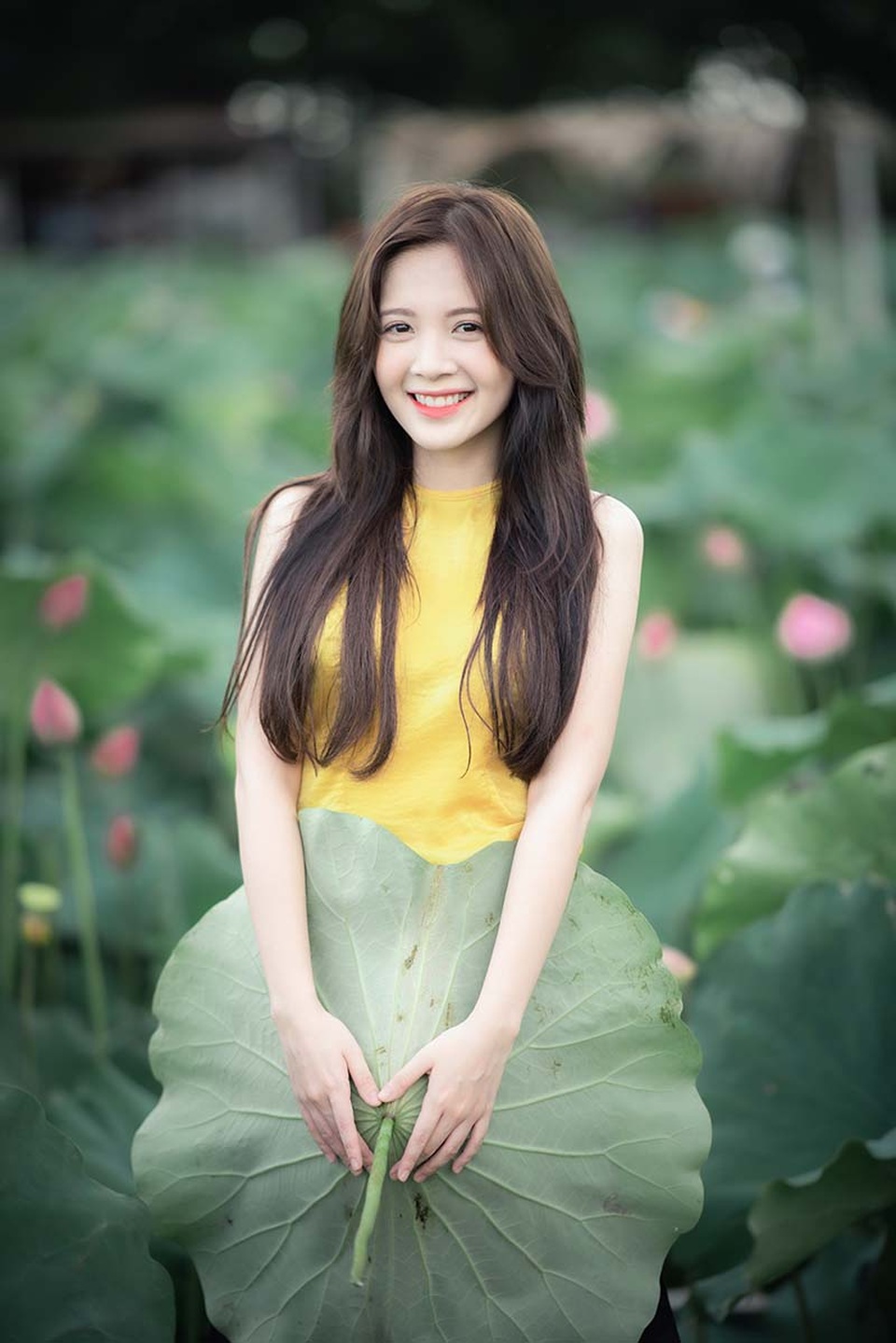Thiếu nữ Hà thành dịu dàng khoe sắc bên hoa sen - 8 Thiếu nữ Hà thành dịu dàng khoe sắc bên hoa sen - 8