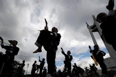 Tiếp viên hàng không học võ để tự vệ