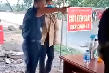 Tạm đình chỉ công tác Phó Chủ tịch HĐND huyện chống đối đo thân nhiệt