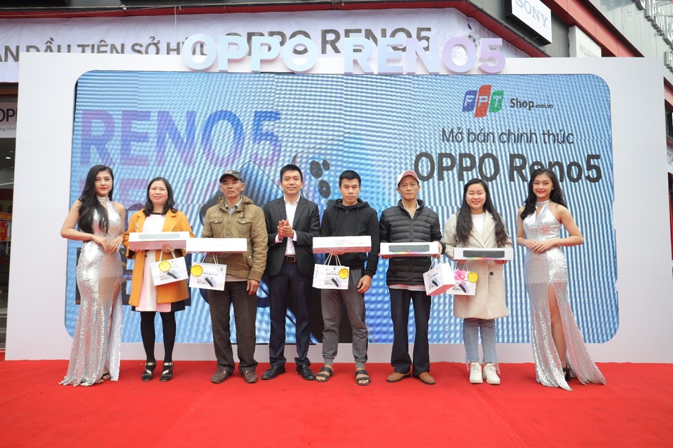 OPPO Reno5 ưu đãi hấp dẫn tại FPT Shop tri ân khách hàng Tết 2021 - 3 OPPO Reno5 ưu đãi hấp dẫn tại FPT Shop tri ân khách hàng Tết 2021 - 3