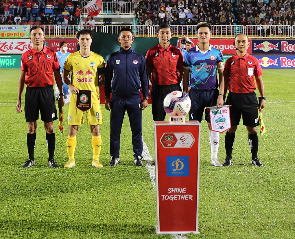 Trọng tài Trần Ngọc Nhớ bị treo còi đến hết V-League 2022 - 1 Trọng tài Trần Ngọc Nhớ bị treo còi đến hết V-League 2022 - 1