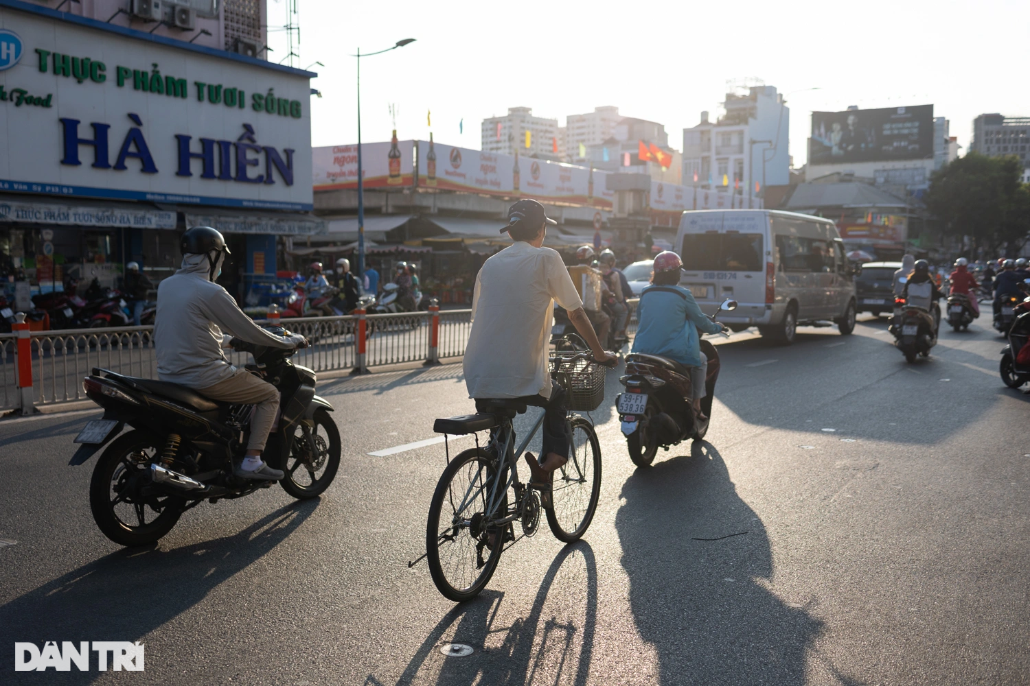 Người sửa sách cũ cuối cùng ở Sài Gòn - 10 Người sửa sách cũ cuối cùng ở Sài Gòn - 10