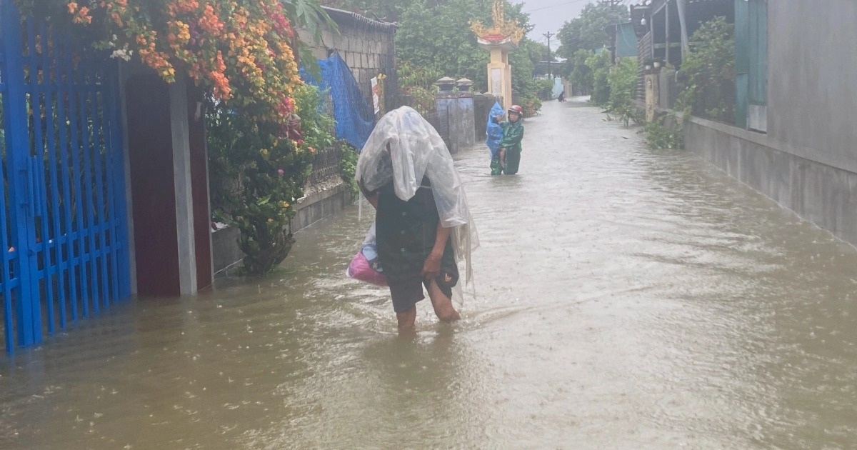 Trận lụt dị thường lần đầu xuất hiện ở Huế