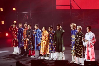 Tôi! Người Việt Nam: "Gia tộc Anh tài" diện áo dài, mở màn đầy cảm xúc