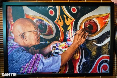 Chuyện chưa kể về những chiếc "mặt nạ thời gian" ở phố cổ Hội An