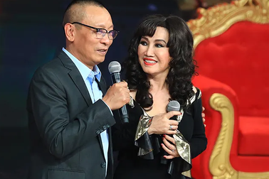 NSND Hồng Vân, Lại Văn Sâm, Chí Tài xúc động hội ngộ danh ca Thanh Lan sau 25 năm