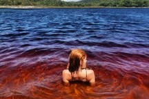 Hồ nước màu Coca Cola cực độc ở Brazil