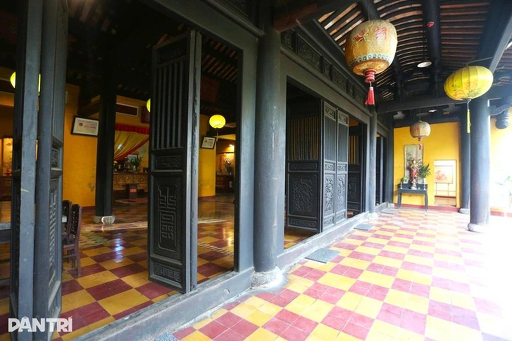 Rare details and many precious antiques at the temple over 370 years old - 2 Các chi tiết hiếm gặp và nhiều cổ vật quý tại ngôi chùa hơn 370 tuổi - 2