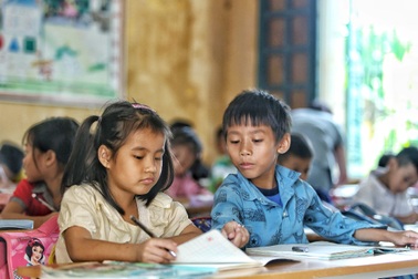 Bình đẳng giới trong giáo dục vùng sâu vùng xa: Trẻ em gái còn thiệt thòi