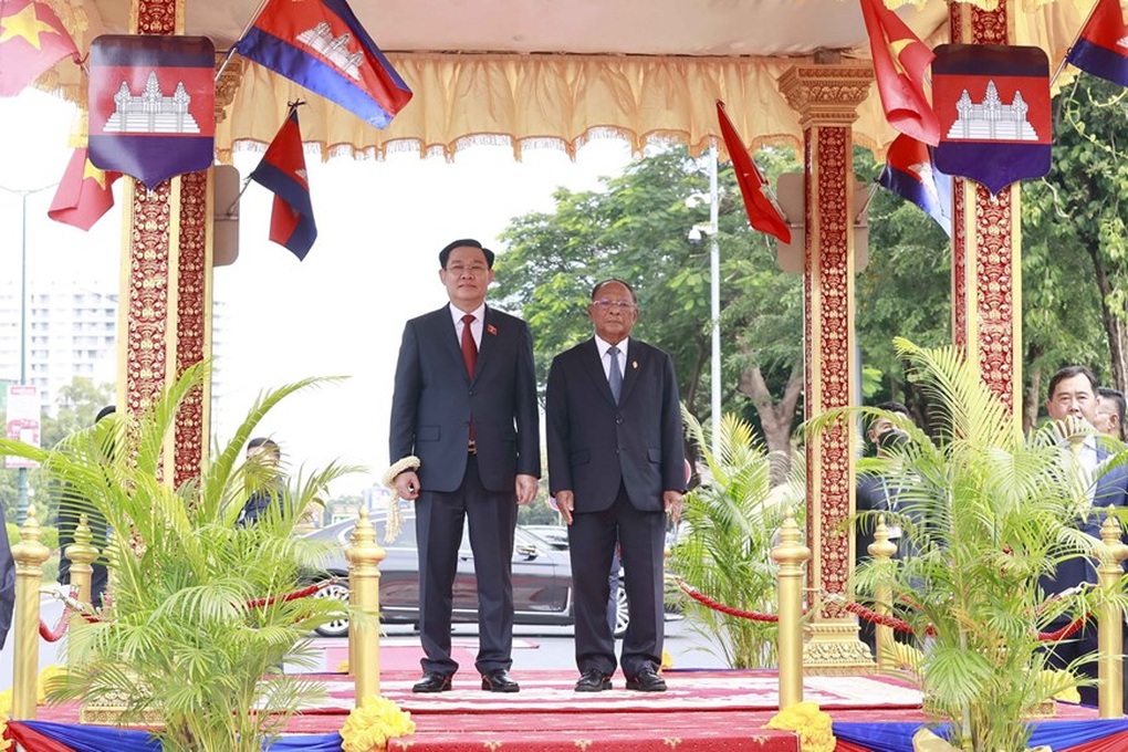 Lễ đón Chủ tịch Quốc hội Vương Đình Huệ thăm chính thức Campuchia - 2 Lễ đón Chủ tịch Quốc hội Vương Đình Huệ thăm chính thức Campuchia - 2