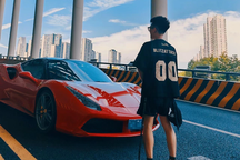 Siêu xe 15 tỷ đồng bị va quẹt, cách giải quyết của chàng trai gây bất ngờ