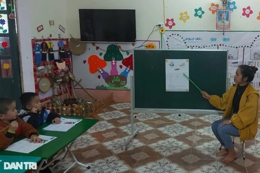 Lương thấp, giáo viên bán hàng online, hiệu trưởng tranh thủ trồng mía