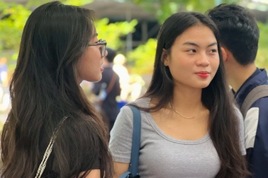 Nữ sinh hỏi sốc: "Em mê tiền mãnh liệt thì chọn nghề gì?"