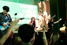 Đêm nhạc rock "bùng cháy" của sinh viên Học viện Ngoại giao