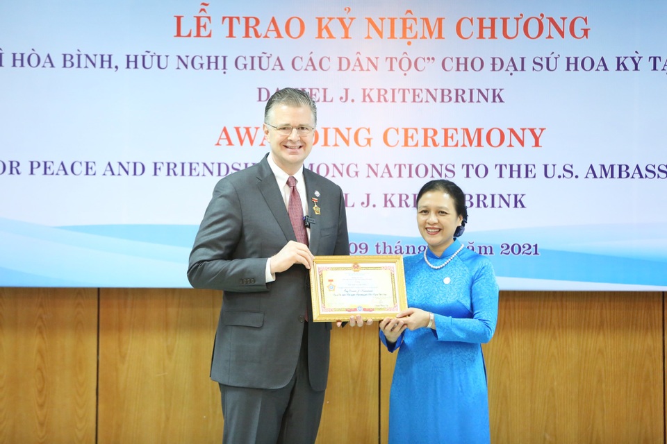 Đại sứ Mỹ tại Việt Nam được trao tặng Huân chương Hữu nghị - 2 Đại sứ Mỹ tại Việt Nam được trao tặng Huân chương Hữu nghị - 2