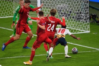 Top những tranh cãi nảy lửa ở Euro 2020