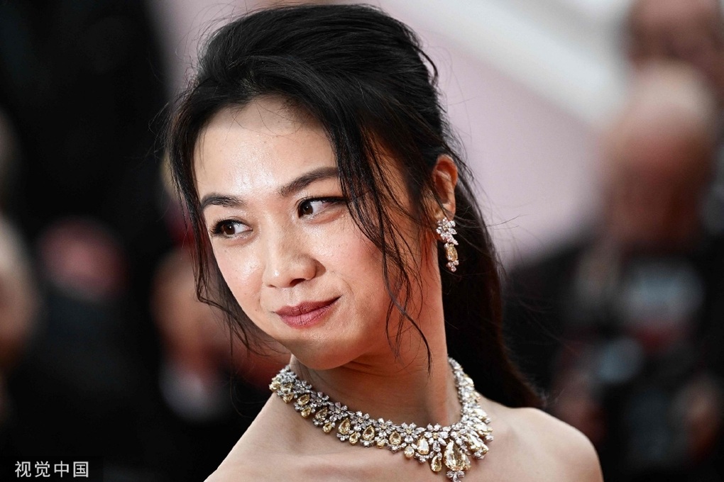 Trở lại Cannes, mỹ nhân Sắc, Giới Thang Duy được chào đón nồng nhiệt - 5 Trở lại Cannes, mỹ nhân Sắc, Giới Thang Duy được chào đón nồng nhiệt - 5