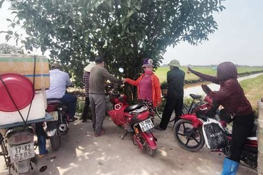 Hai thanh niên tử nạn dưới mương nước khi đi viếng bạn