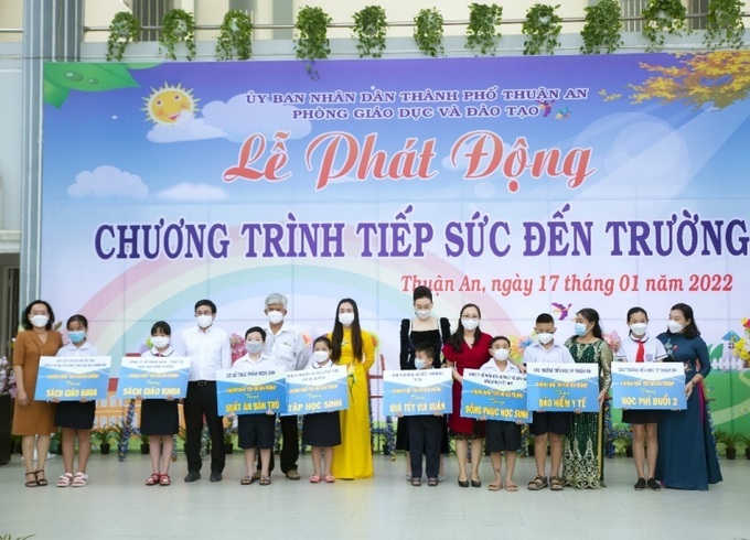 “Tiếp sức đến trường” hỗ trợ cho các em học sinh mồ côi cha, mẹ do đại dịch Covid-19.