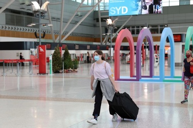 Australia mở cửa biên giới sau 18 tháng, tìm cách "chung sống" với Covid-19