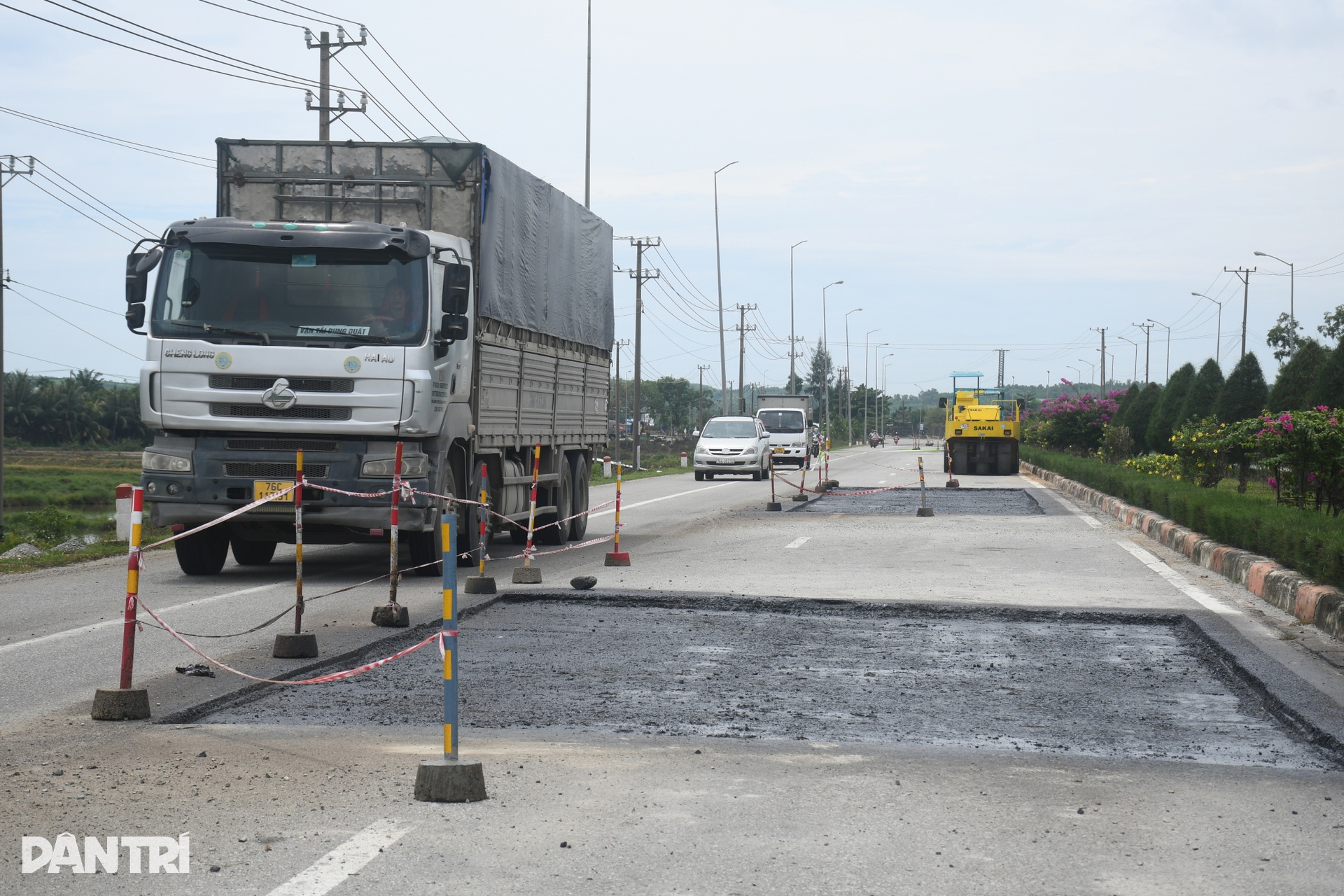 Cận cảnh tuyến quốc lộ chi chít miếng vá ở Quảng Ngãi - 3 Cận cảnh tuyến quốc lộ chi chít miếng vá ở Quảng Ngãi - 3