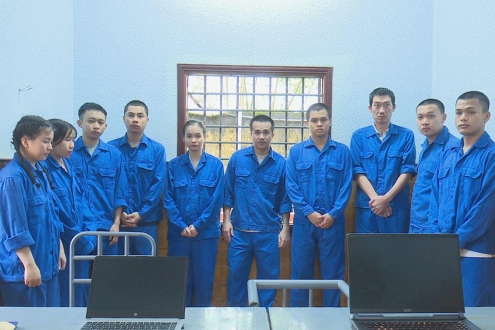 Long Hồng Kông câu kết lập công ty ở Campuchia lừa đảo hơn 1.000 người - 1 Long Hồng Kông câu kết lập công ty ở Campuchia lừa đảo hơn 1.000 người - 1