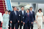 Thủ tướng Nhật Bản đến Hà Nội, bắt đầu thăm Việt Nam