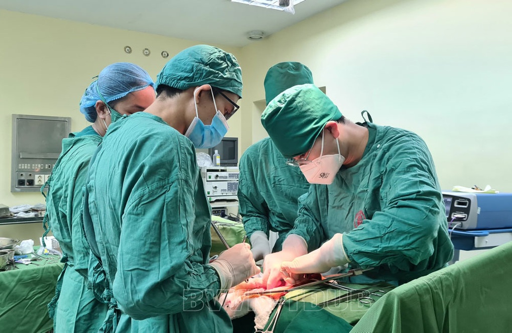 Bỏ lỡ cơ hội vàng điều trị ung thư vì... sợ mổ - 1 Bỏ lỡ cơ hội vàng điều trị ung thư vì... sợ mổ - 1