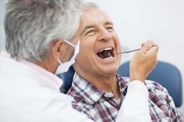 3 lưu ý quan trọng trong việc chăm sóc răng miệng ở người cao tuổi