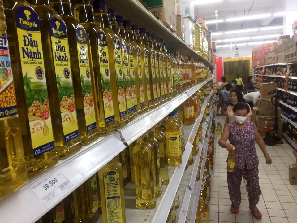 TPHCM: Chợ và siêu thị vắng người, chợ tạm phải “giải tán - 4