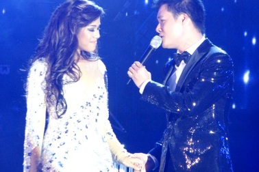 Nhiều "sao" làm "nóng" không khí Noel sớm ở Tây Đô