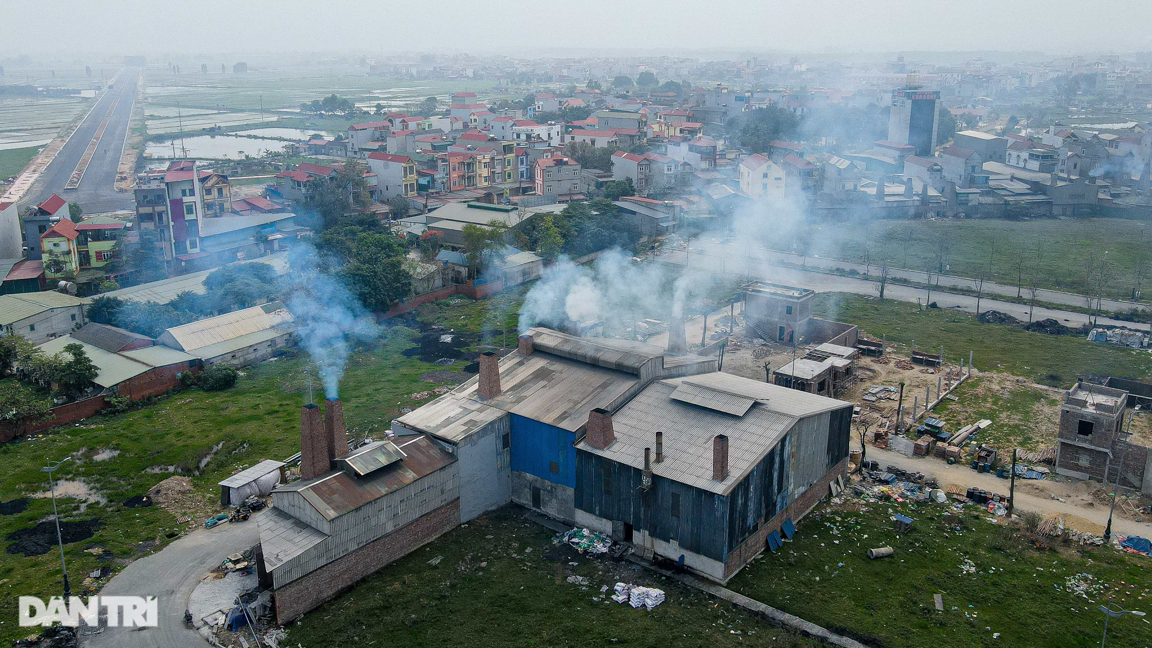 Làng ám khói, người dân nhọ nhem quanh năm vì xỉ thải nhôm ở Bắc Ninh - 12 Làng ám khói, người dân nhọ nhem quanh năm vì xỉ thải nhôm ở Bắc Ninh - 12