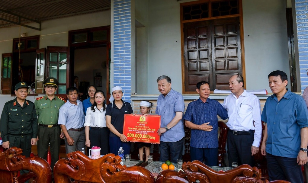 Đại tướng Tô Lâm thăm gia đình các liệt sĩ hy sinh tại Đắk Lắk - 3 Đại tướng Tô Lâm thăm gia đình các liệt sĩ hy sinh tại Đắk Lắk - 3