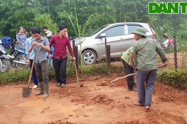 Náo nức ngày khởi công xây dựng sân trường Pà Khốm 1.