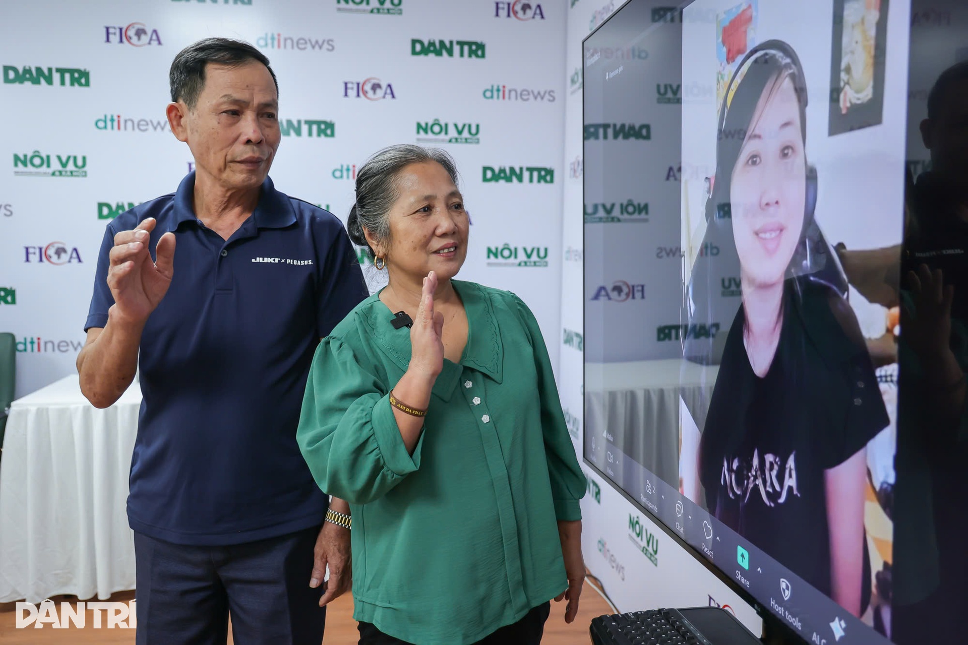 Cô gái Pháp gặp gia đình Việt sau 28 năm: Cuộc đoàn tụ giải oan cho bố - 10 Cô gái Pháp gặp gia đình Việt sau 28 năm: Cuộc đoàn tụ giải oan cho bố - 10