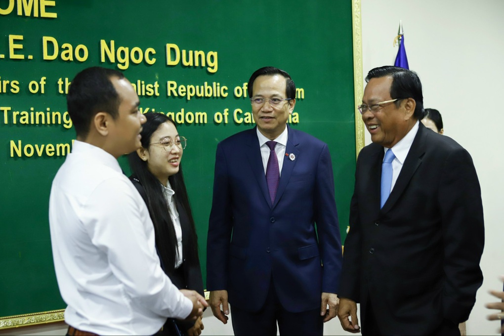 Triển khai nhanh thỏa thuận hợp tác giữa hai Bộ Lao động Việt Nam - Campuchia - 3 Triển khai nhanh thỏa thuận hợp tác giữa hai Bộ Lao động Việt Nam - Campuchia - 3