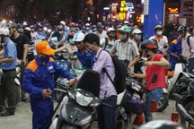 "Lối thoát" cho giá xăng