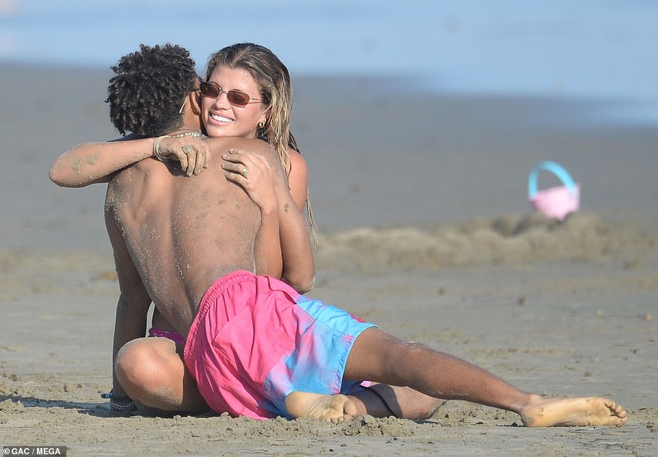 Sofia Richie ra biển cùng bạn trai cũ - 1 Sofia Richie ra biển cùng bạn trai cũ - 1