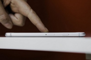 iPhone thế hệ mới sẽ có tính năng điều khiển không cần chạm màn hình