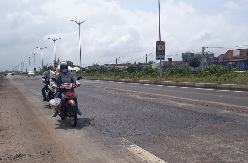 Quốc lộ nghìn tỷ đầy ổ gà - 3 Quốc lộ nghìn tỷ đầy ổ gà - 3