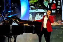 Quang Hào sống trọn đêm âm nhạc với live show “Về dưới mái nhà”