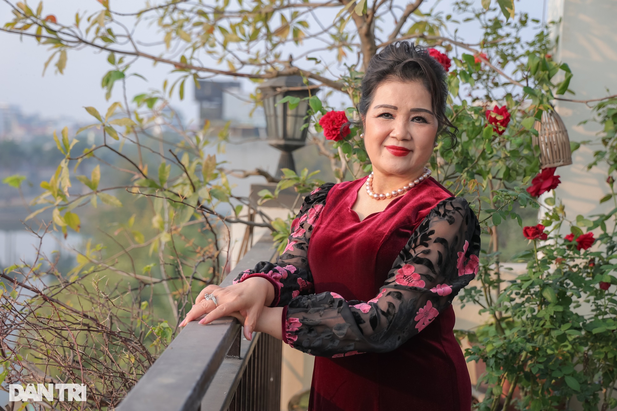 NSND Lệ Ngọc nhận mình khó tính, kể chuyện rể Tây mê văn hóa Việt - 6 NSND Lệ Ngọc nhận mình khó tính, kể chuyện rể Tây mê văn hóa Việt - 6