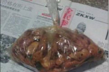 Tá hỏa vì phao câu gà trộn thuốc chuột trong siêu thị 