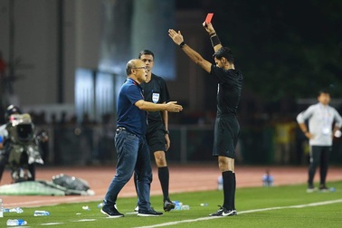 HLV Park Hang Seo tiết lộ về tấm thẻ đỏ và tương lai ở Việt Nam