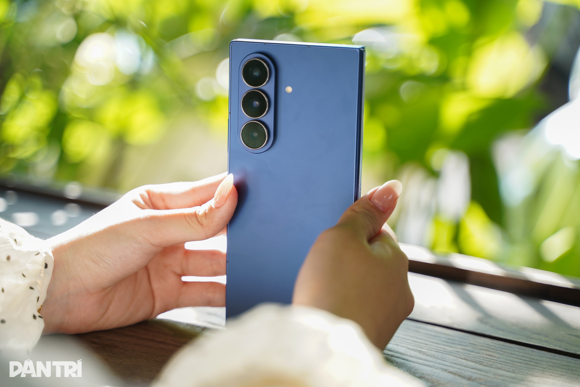 Đánh giá Samsung Galaxy Z Fold7: Mỏng nhẹ, đa nhiệm nhưng có đánh đổi - 3 Đánh giá Samsung Galaxy Z Fold7: Mỏng nhẹ, đa nhiệm nhưng có đánh đổi - 3