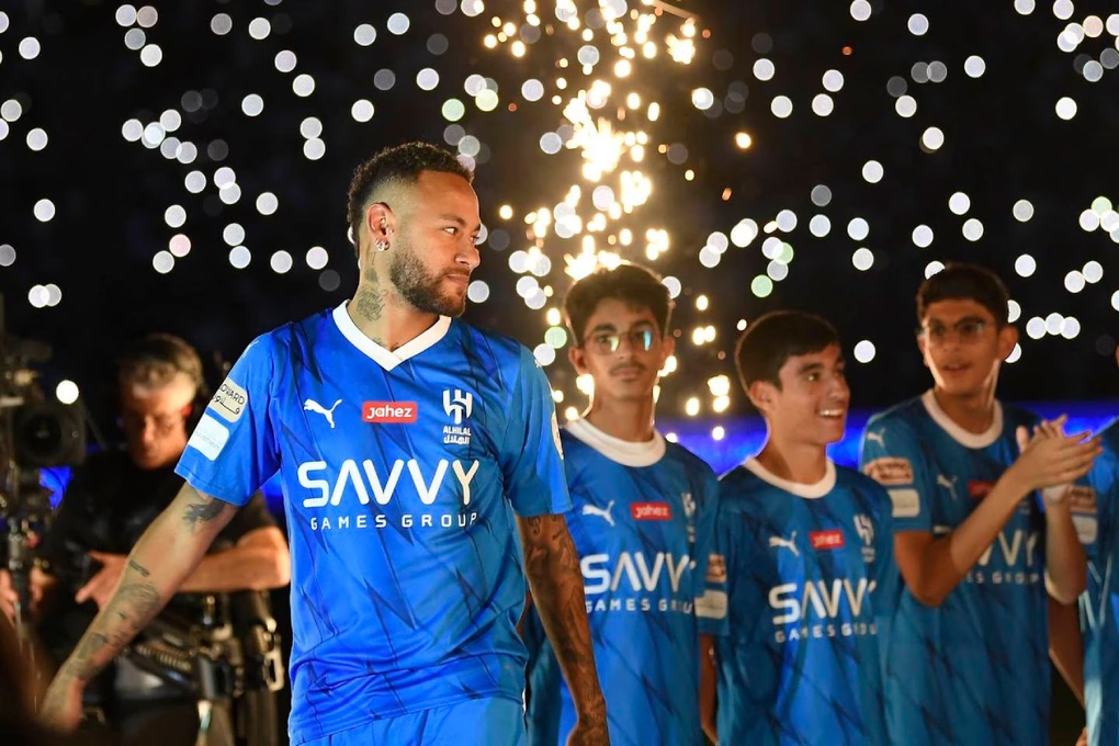 Neymar bùng cháy trong lễ ra mắt vô cùng hoành tráng ở Saudi Arabia - 4 Neymar bùng cháy trong lễ ra mắt vô cùng hoành tráng ở Saudi Arabia - 4
