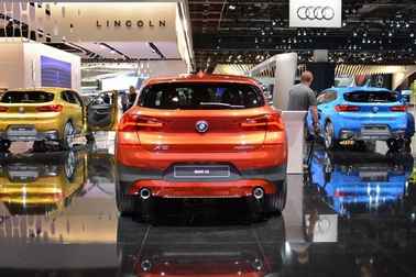 Khi triển lãm ô tô truyền thống bị lép vế