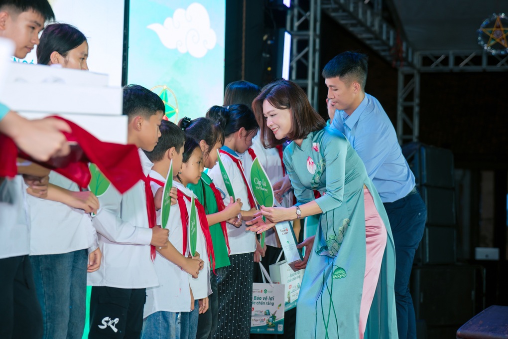 “Cùng em tỏa sáng nụ cười đoàn viên”: Cầu nối gắn kết mùa Trung thu - 6 “Cùng em tỏa sáng nụ cười đoàn viên”: Cầu nối gắn kết mùa Trung thu - 6