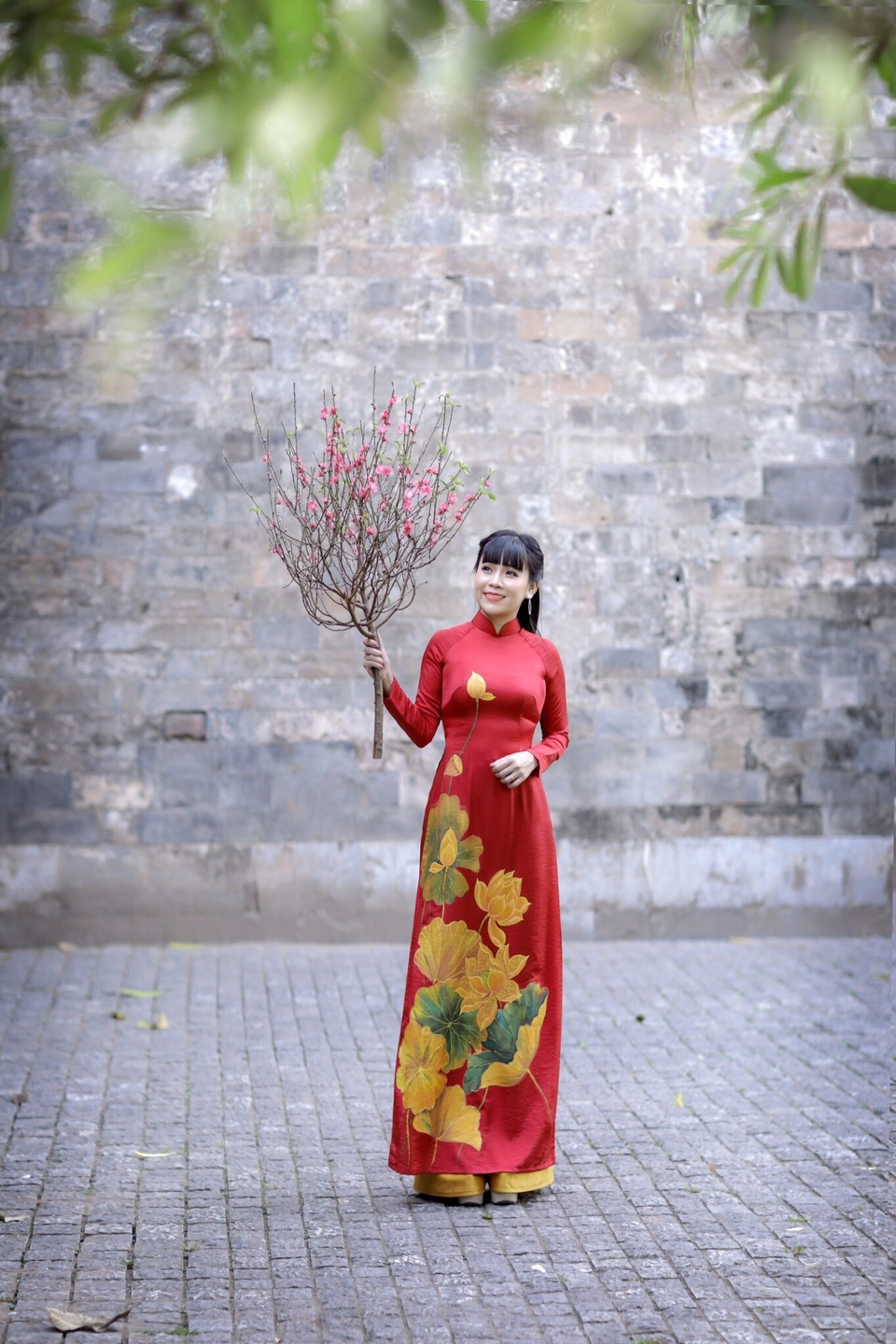 Hoa hậu Phạm Bích Thủy rạng rỡ du Xuân trong tà áo dài - 6 Hoa hậu Phạm Bích Thủy rạng rỡ du Xuân trong tà áo dài - 6